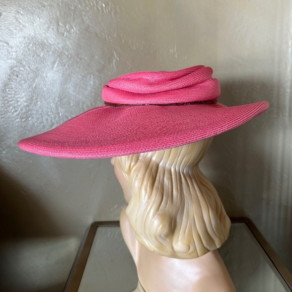 VIBRANT 1960s\' DESIGNER PINK STRAW WIDE BRIM HAT WITH WHITE FABRIC FLOWER main image 9